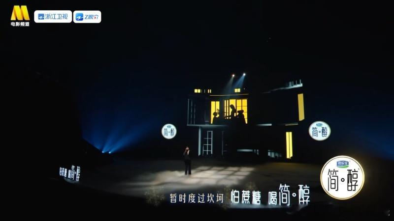 宋亚轩唱孤雏VS张子墨唱孤雏张子墨唱商极高 宋亚轩把《孤雏》里无人共情的落寞唱得