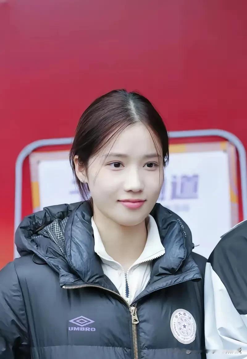 这次全运会跳高冠亚季军三女神彻底火出圈了!冠军邵雨琪，23岁的湖北女孩，还是清华