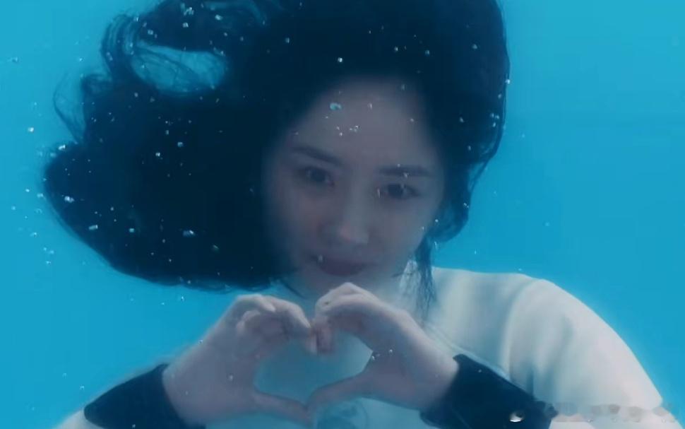 #杨幂cos美人鱼##杨幂水下告白# 仪式感绝了 ​​​
