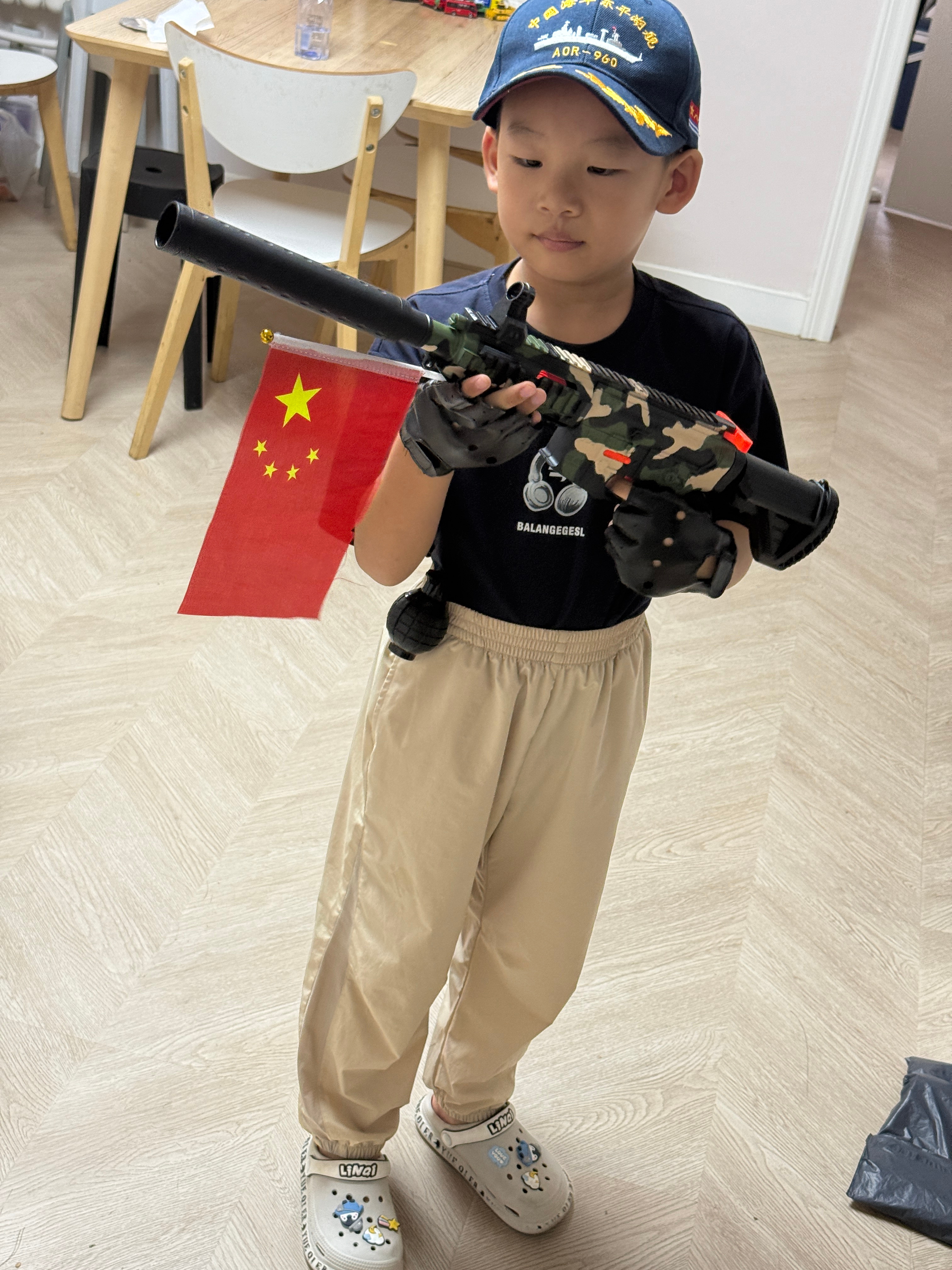 终究是错付了[摊手]火箭早上特别积极的要跟我去上班还装扮了一番说路上保护我结果一