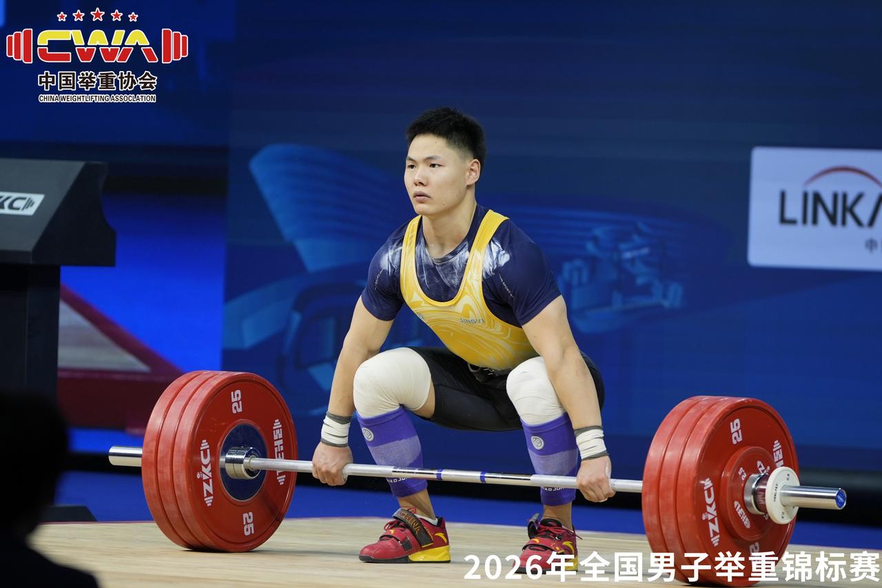 【全国男子举重锦标赛第二日 程俊、彭政林夺冠】4月22日，2026年全国男子举重