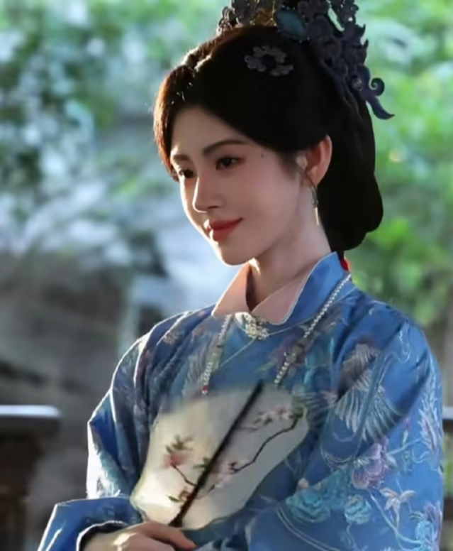 鞠婧祎万花世界路透 明制蓝衣好绝 