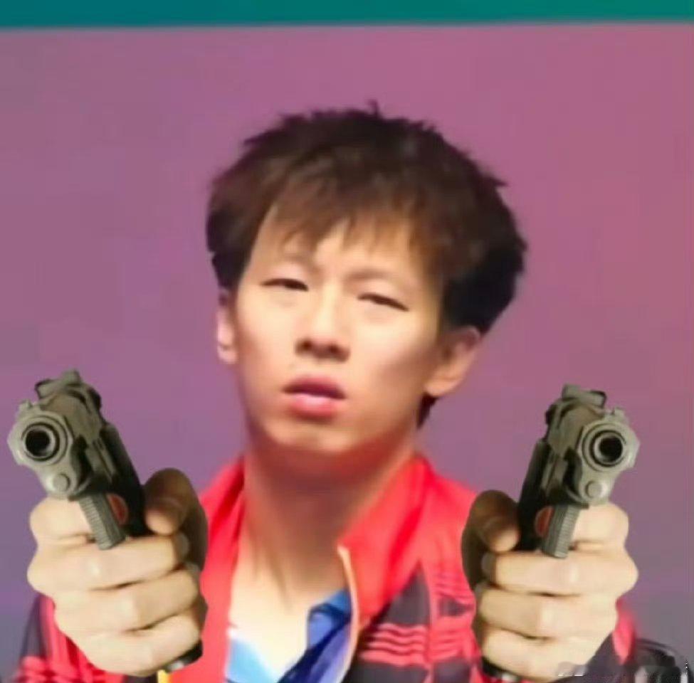 林高远顺毛爆改锡纸烫 顺毛小林将军上线新造型！锡纸烫露额头，炸毛感十足，不管发型