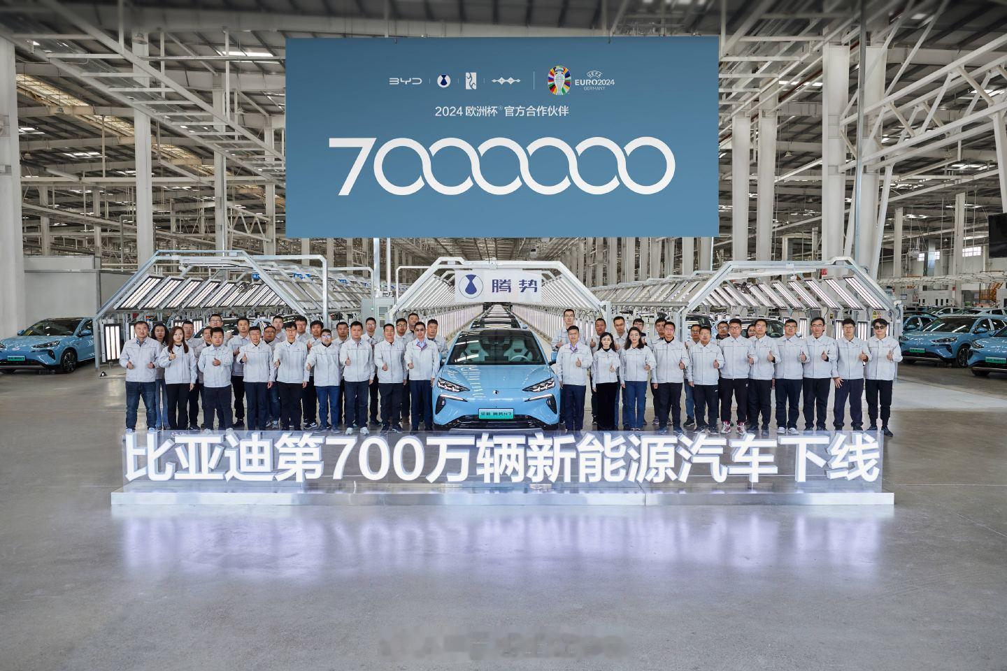2022年3月起停止燃油汽车的整车生产以来，比亚迪的销量就像开了挂一样。比亚迪跟