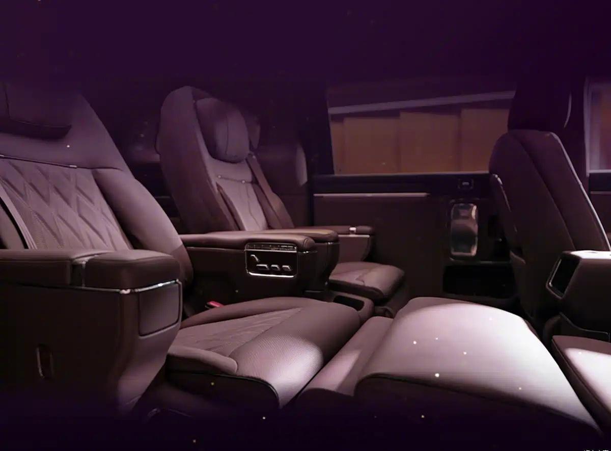 别乱买MPV！智界V9这几点真的越级智界V9是华为鸿蒙智行旗舰MPV，主打家用与