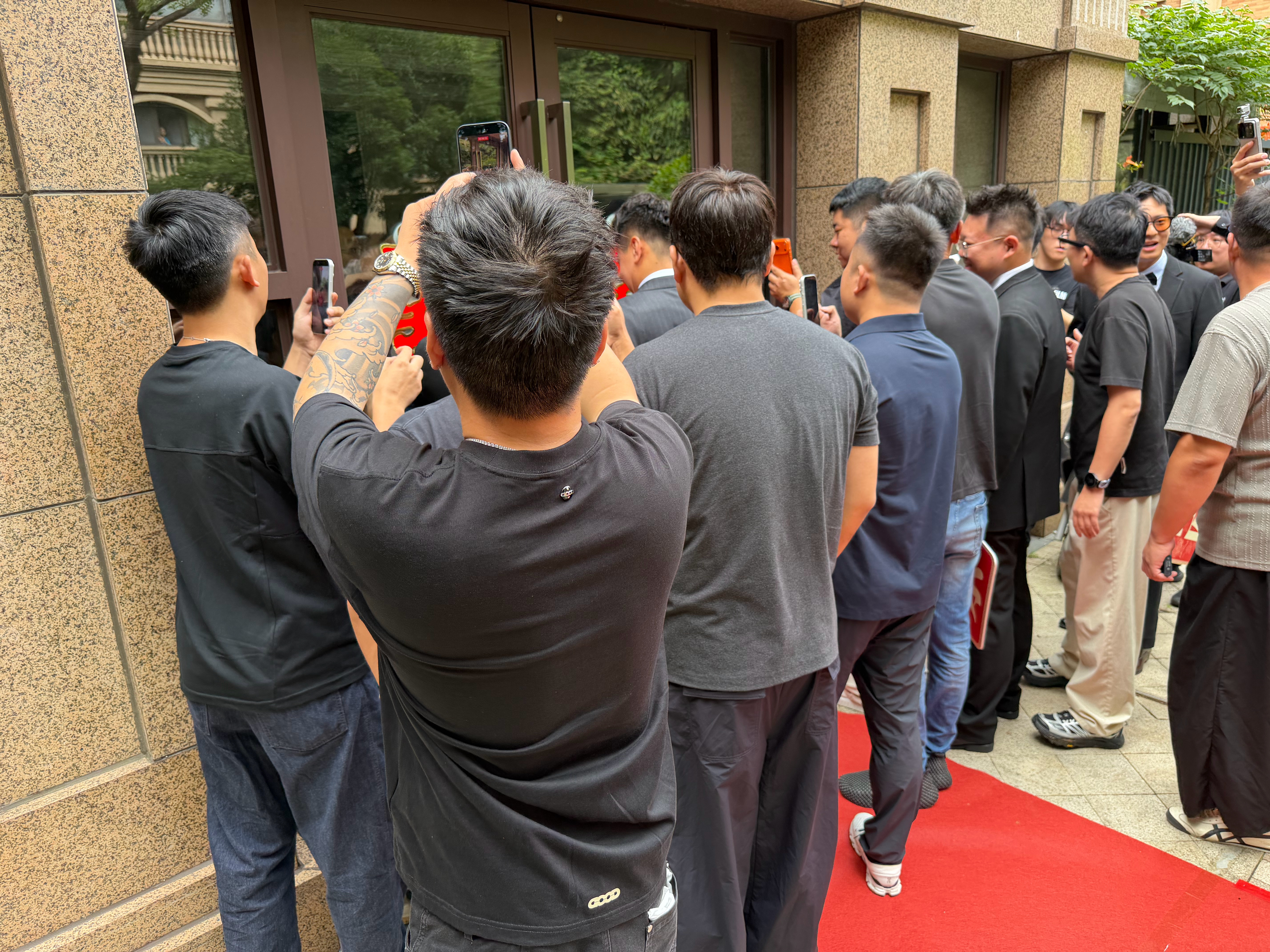 抵达新娘子家中马上开始下一步[666]车评人小吕秋晨大婚  ​​​
