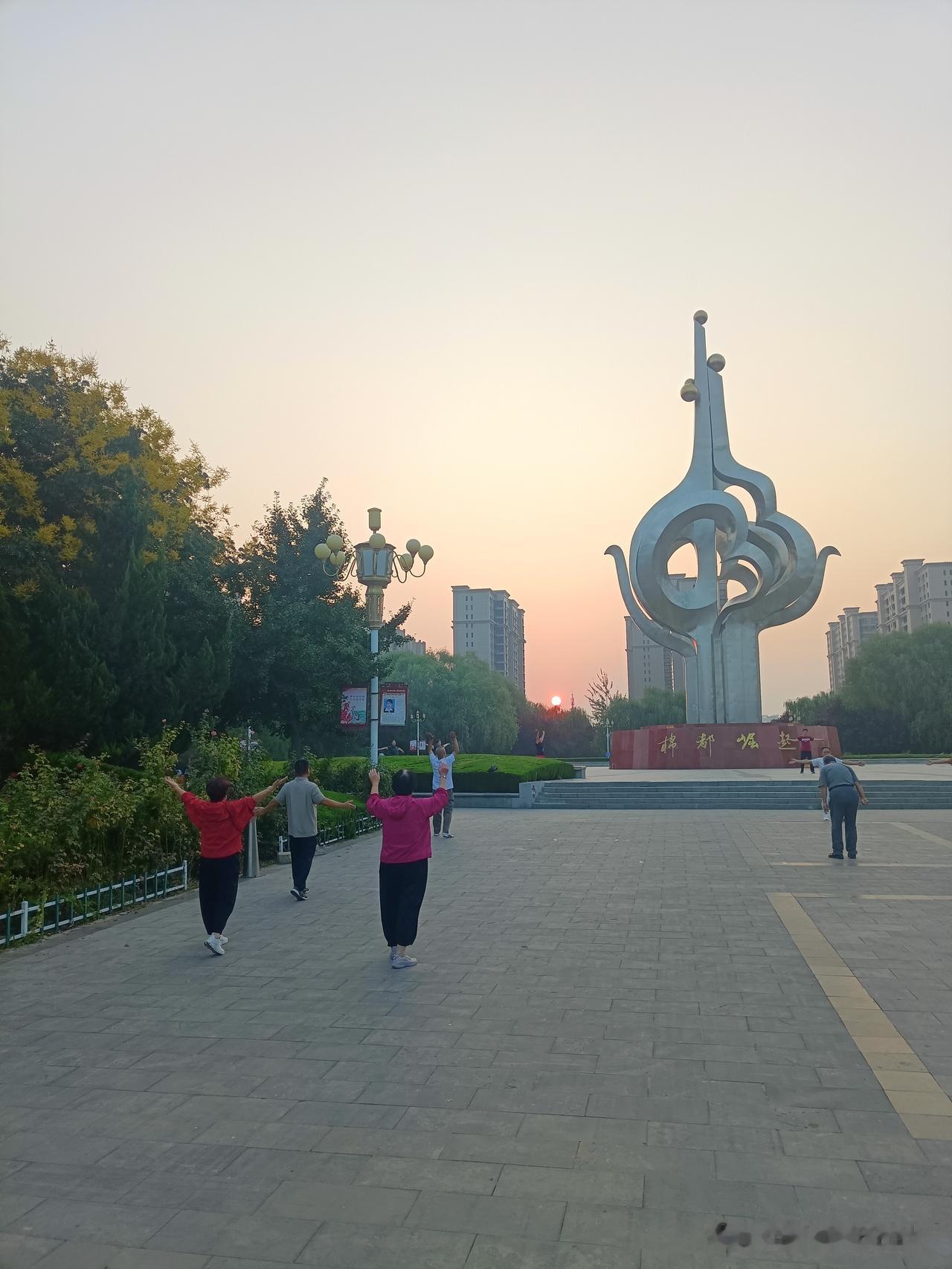 国足一直在创造奇迹不假，但这次还是震惊了世界。
还首次，要点脸吧！