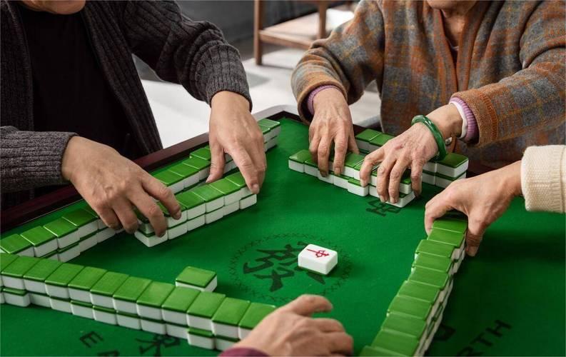 【呼伦贝尔冬日图鉴：麻将馆成老年人“猫冬”总部】

零下二三十度，呼伦贝尔的冬天