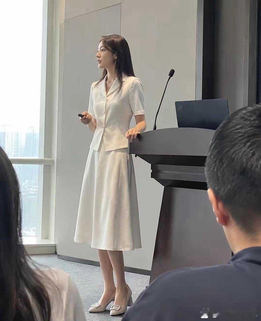 超60%单身，拥有铁饭碗的女教师为何成了“婚恋重灾区”？
 你认为的她该找的对象