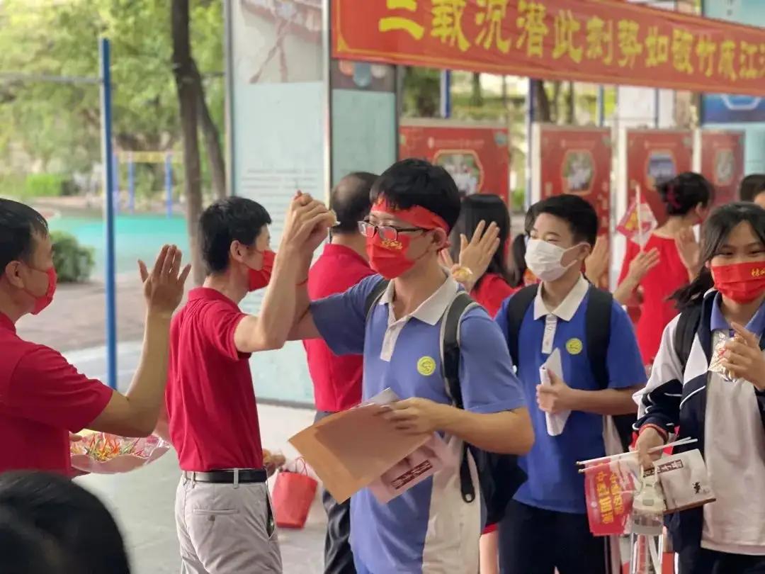 2026年武汉中考放榜后，湖北华宜寄宿学校的张晋荣顺利拿到高分保护，成了今年一众