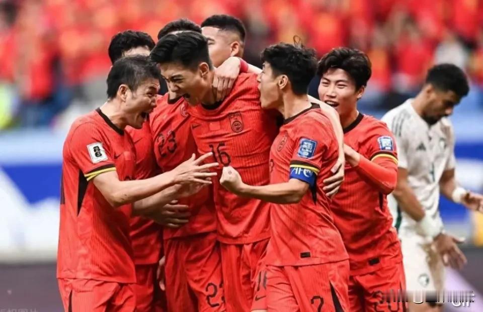 不知道哪里有脸叫教练下课的，我觉得最该的是球员大换血。一次领先输了就叫教练下课，