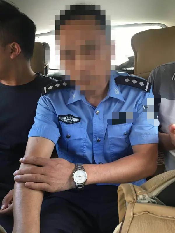 近日河南，两男子冒充警察抓嫖娼
威胁"不交钱就拘留半个月"! 也可以从轻处理，提