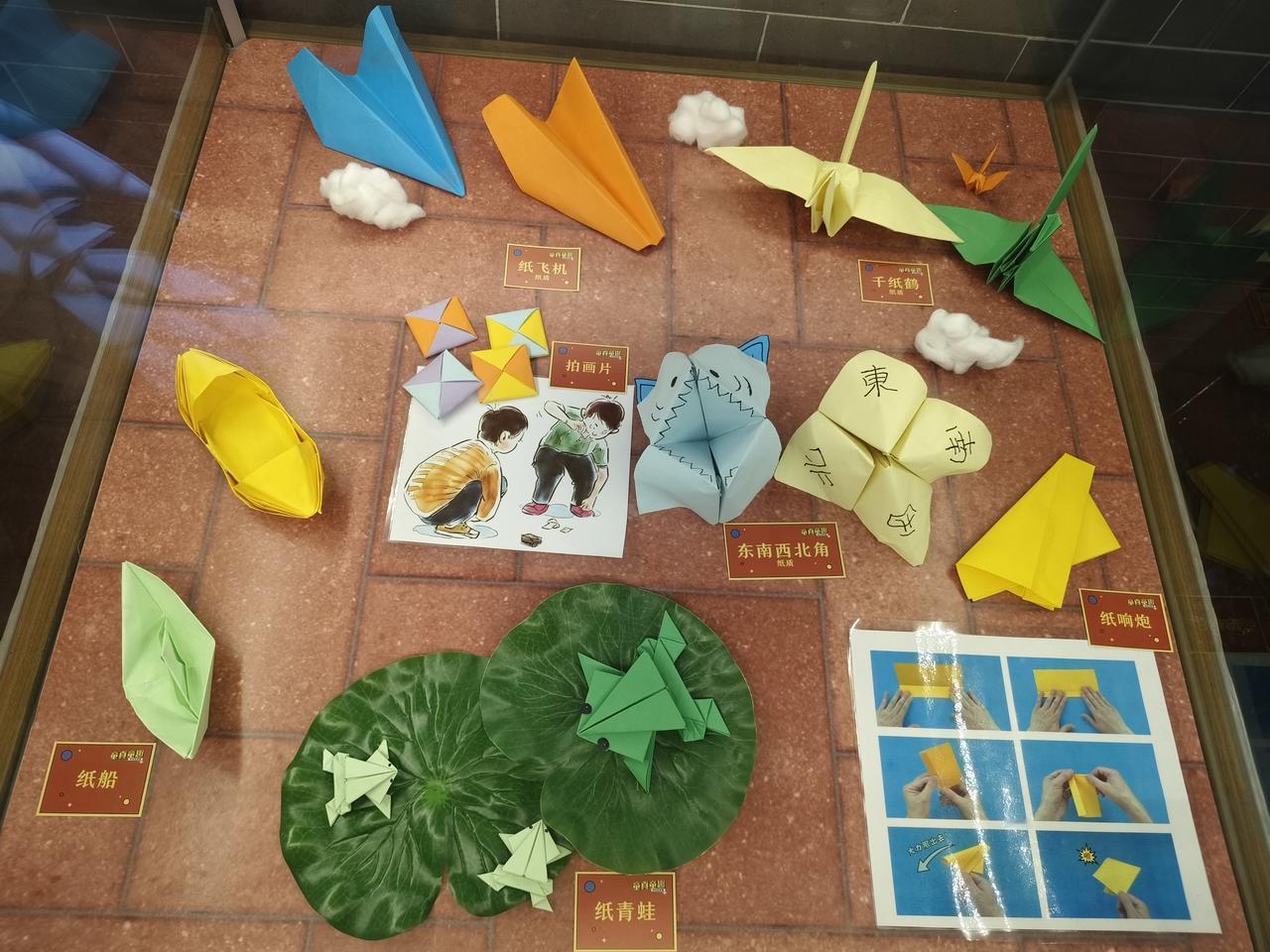 再也听不到那句“我吃完饭再找你玩”，了。
其实小时候也有烦恼，包括了大孩子的霸凌