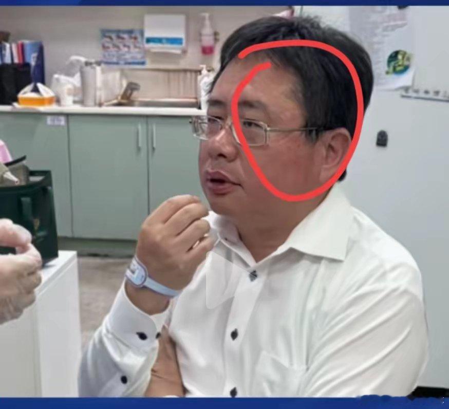 矢板明夫在台中被打，很多人直呼现实版东郭先生与狼。这个矢板明夫，原名为荆涛，出生