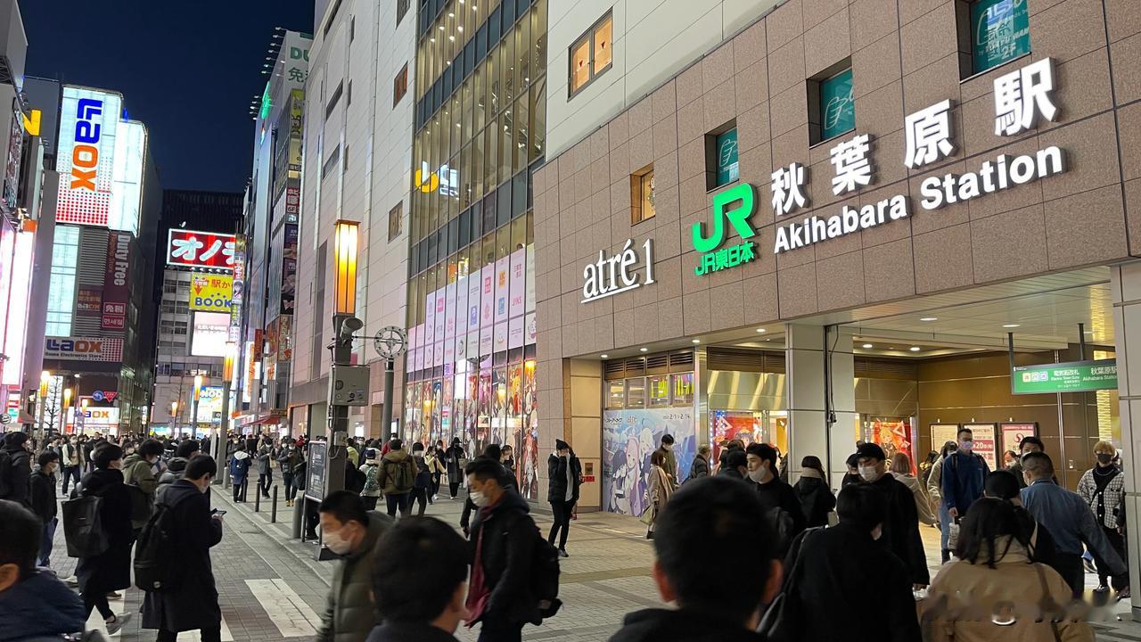 折腾了一天呀，这次酒店就在秋叶原站边上，欢迎游戏从业者约面基。专门过来拍一下在日