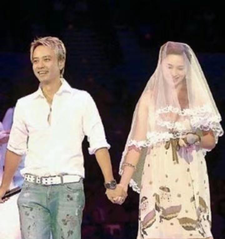 勤仪《你是我的太阳》李克勤 李克勤卢淑仪 你是我的太阳 相伴到老