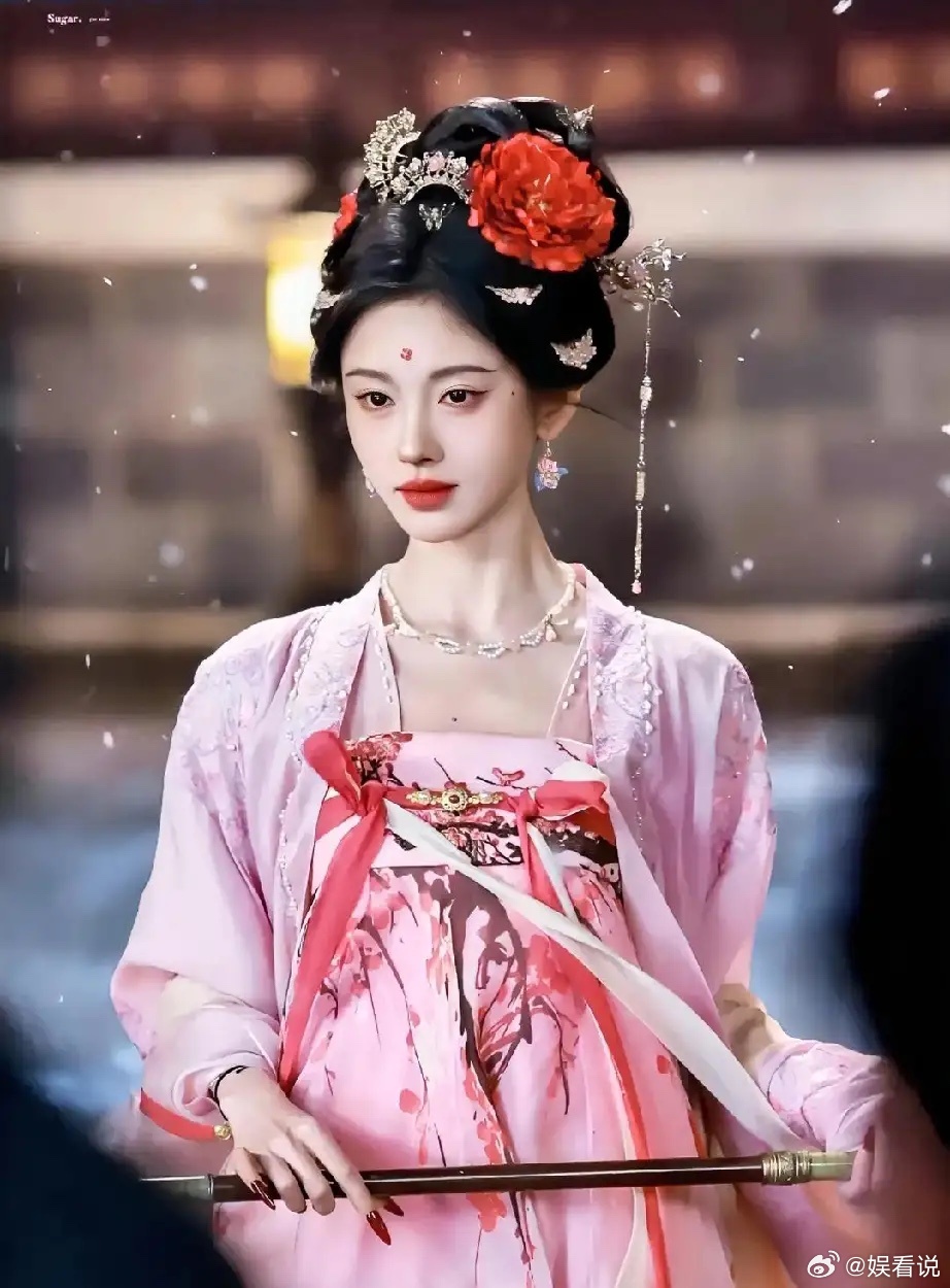 其实明眼人都看出来了鞠婧祎这部新剧肯定要大爆本身她自己就特别能扛剧，热度一直很稳