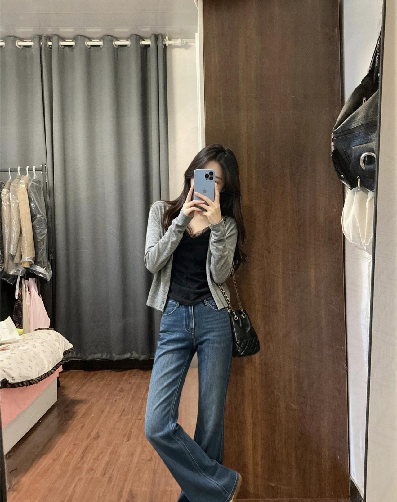 灰色开衫+牛仔裤，简约又时尚，轻松凹造型！👗👖👟