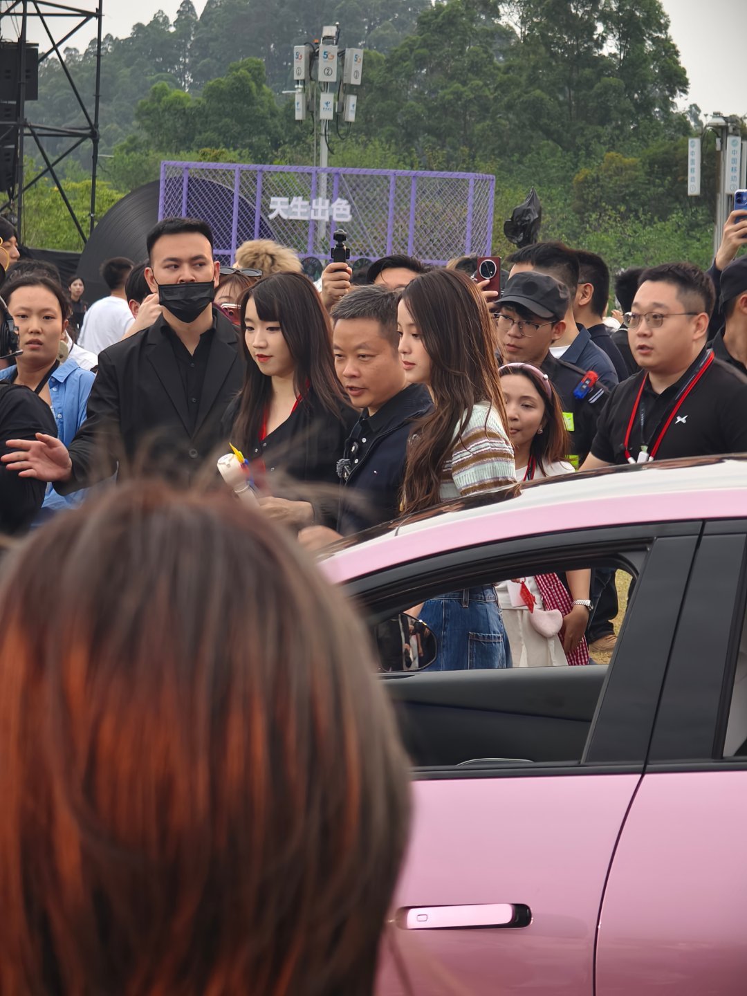 夹缝中抓拍2026款小鹏mona大大大大大升级 广州·小鹏汽车广州总部体验中心