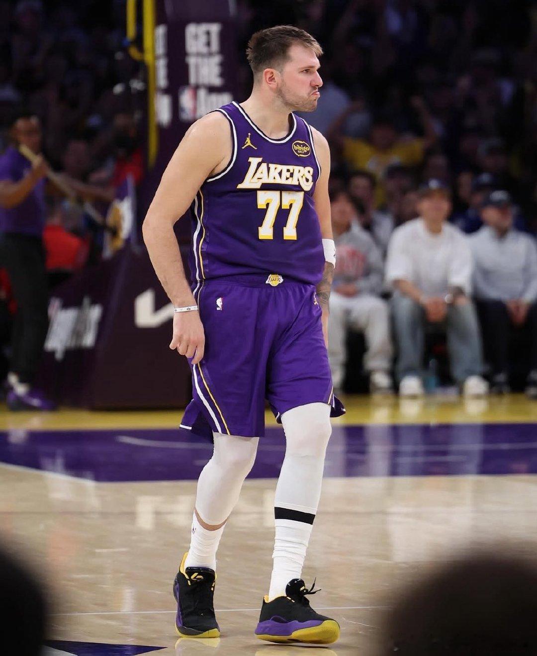 湖人随队记者Dave McMenamin报道，东契奇很大可能在圣诞大战复出。圣诞