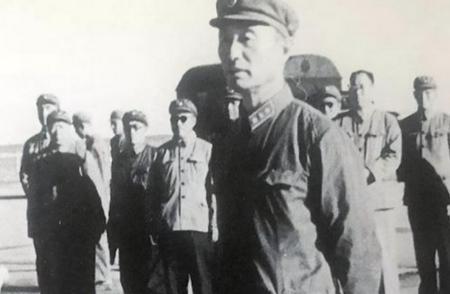 1972年解放军战士挽救了一名老人，多年后老人通过记者朋友找到他，战士才知道原来