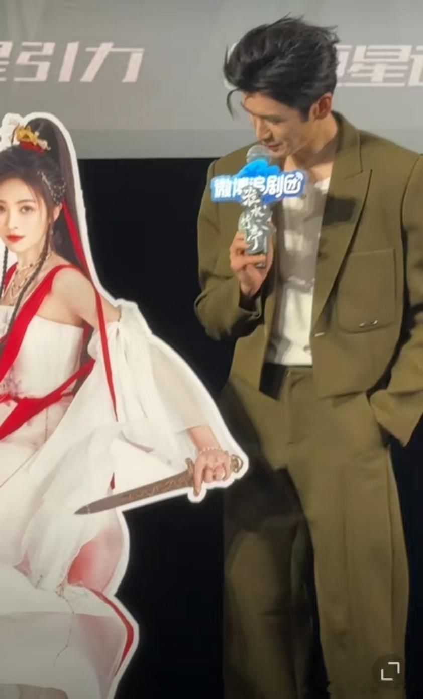 刘诗诗张云龙各带各的妹妹刘诗诗张云龙剧宣活动666 ​​​