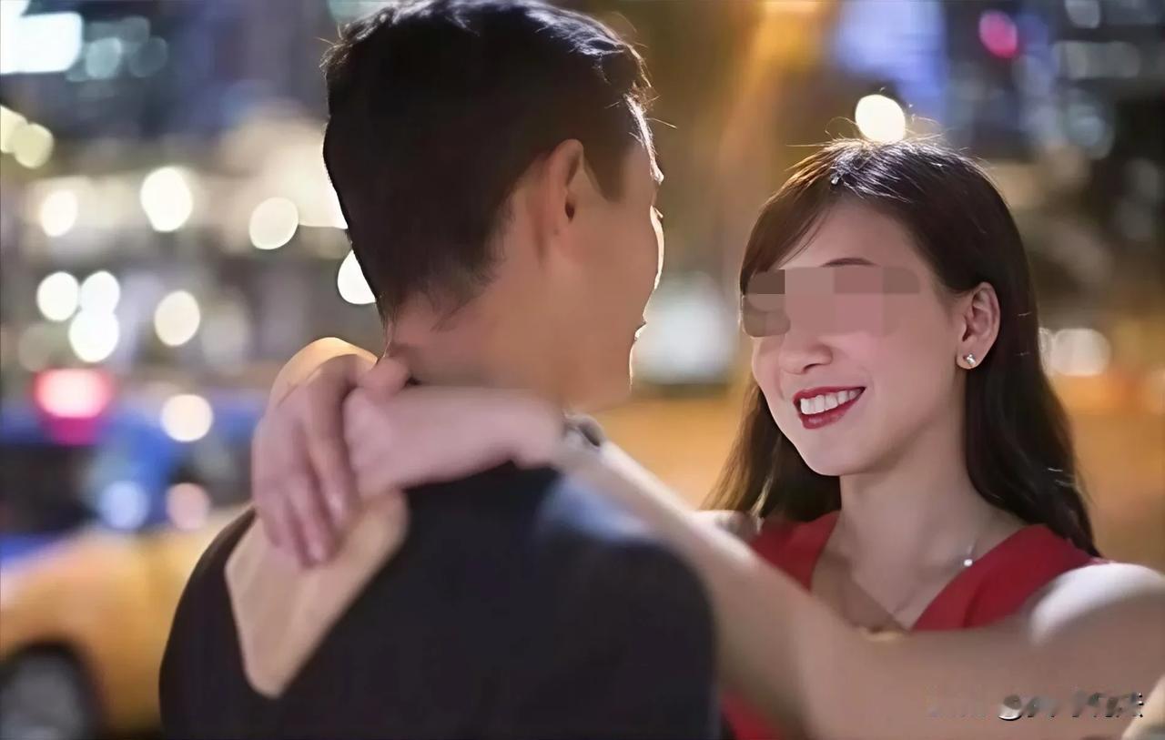 又是出轨惹的祸！云南，一男子怀疑前妻婚内出轨情夫，便趁前妻外出之际，偷偷跟在后面