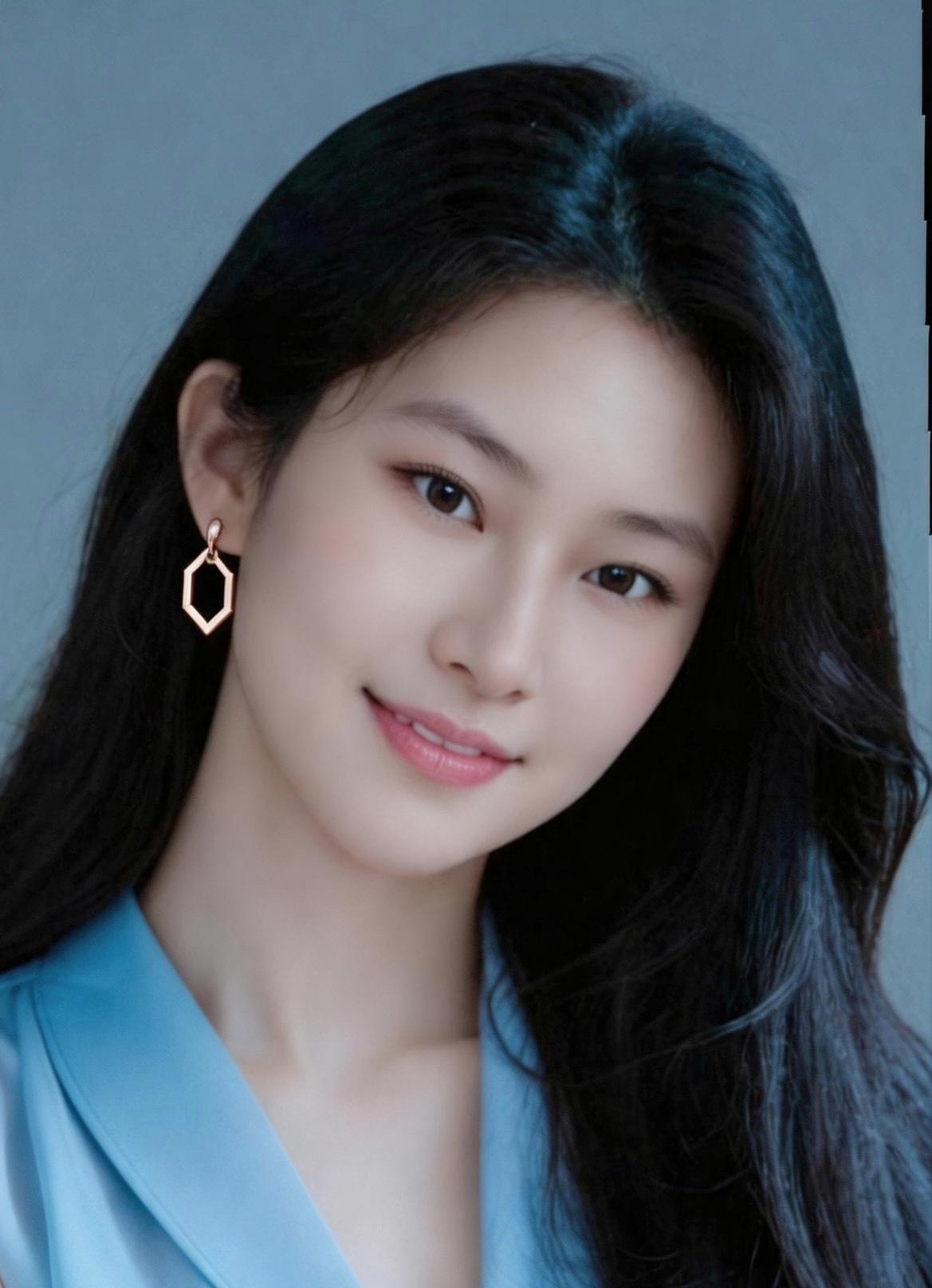 温柔甜美的少女，微笑如春风，散发着迷人魅力。
