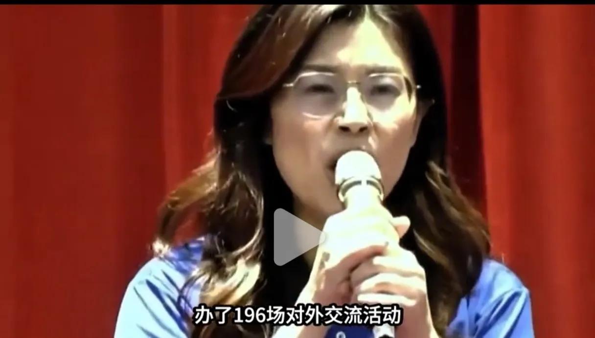 郑丽文对朱立伦，一万对六万，这个差距真是不小。
乍听郑丽文在国民党全代会交出的成