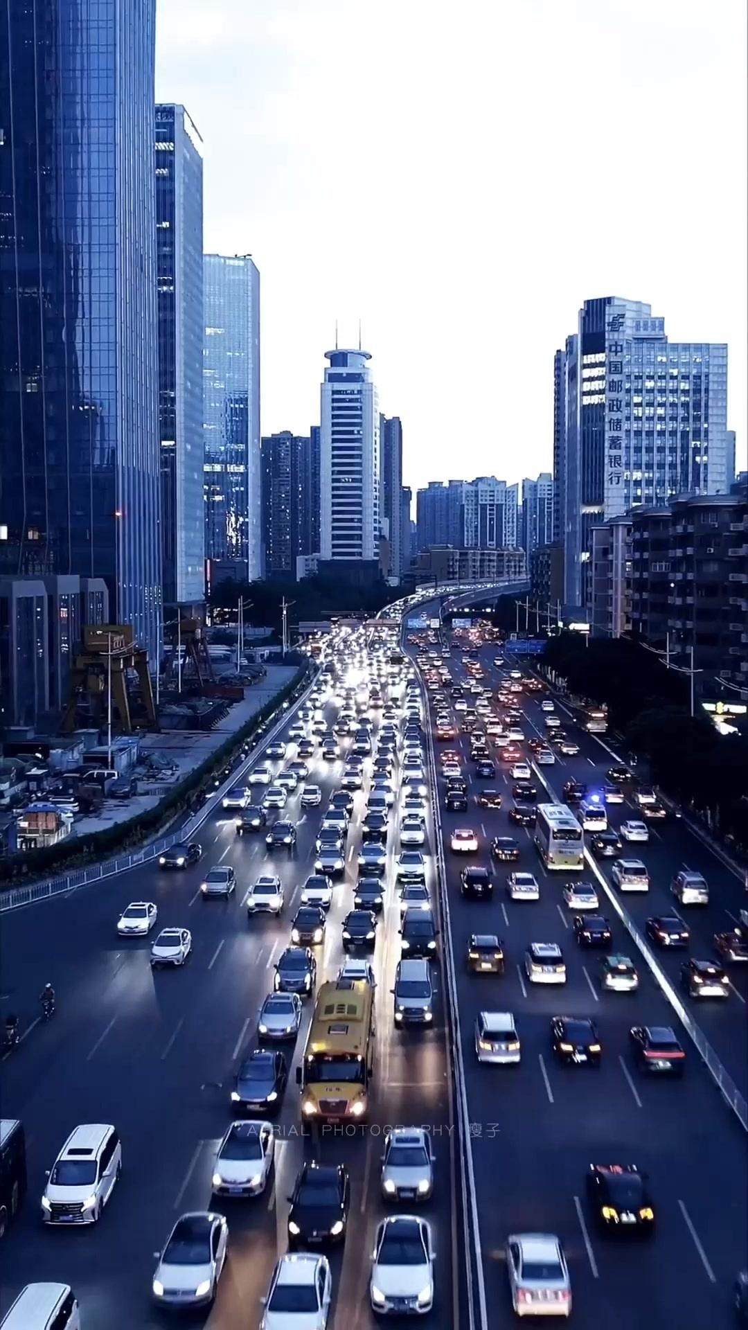 专家称燃油车退场论仍为时尚早 对于燃油车的回暖，崔东树指出两大关键因素：一是政策