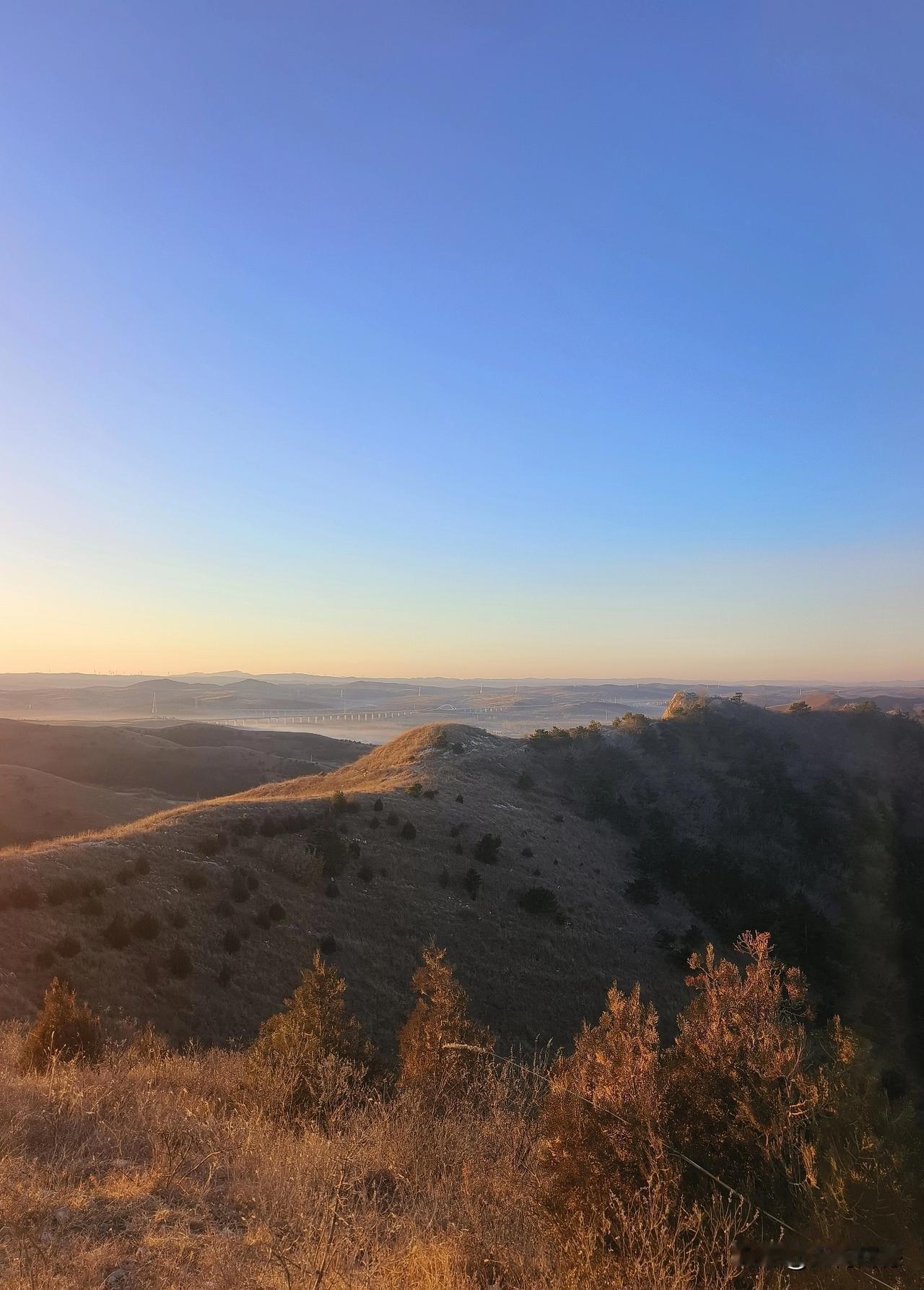 苍茫的冬季，辽阔的荒原，面对此情此景，格局好像放大了！