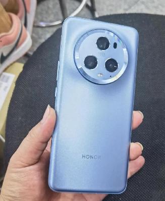 荣耀Magic5 Pro搭载高通骁龙 8 Gen2八核处理器，预装基于Andro