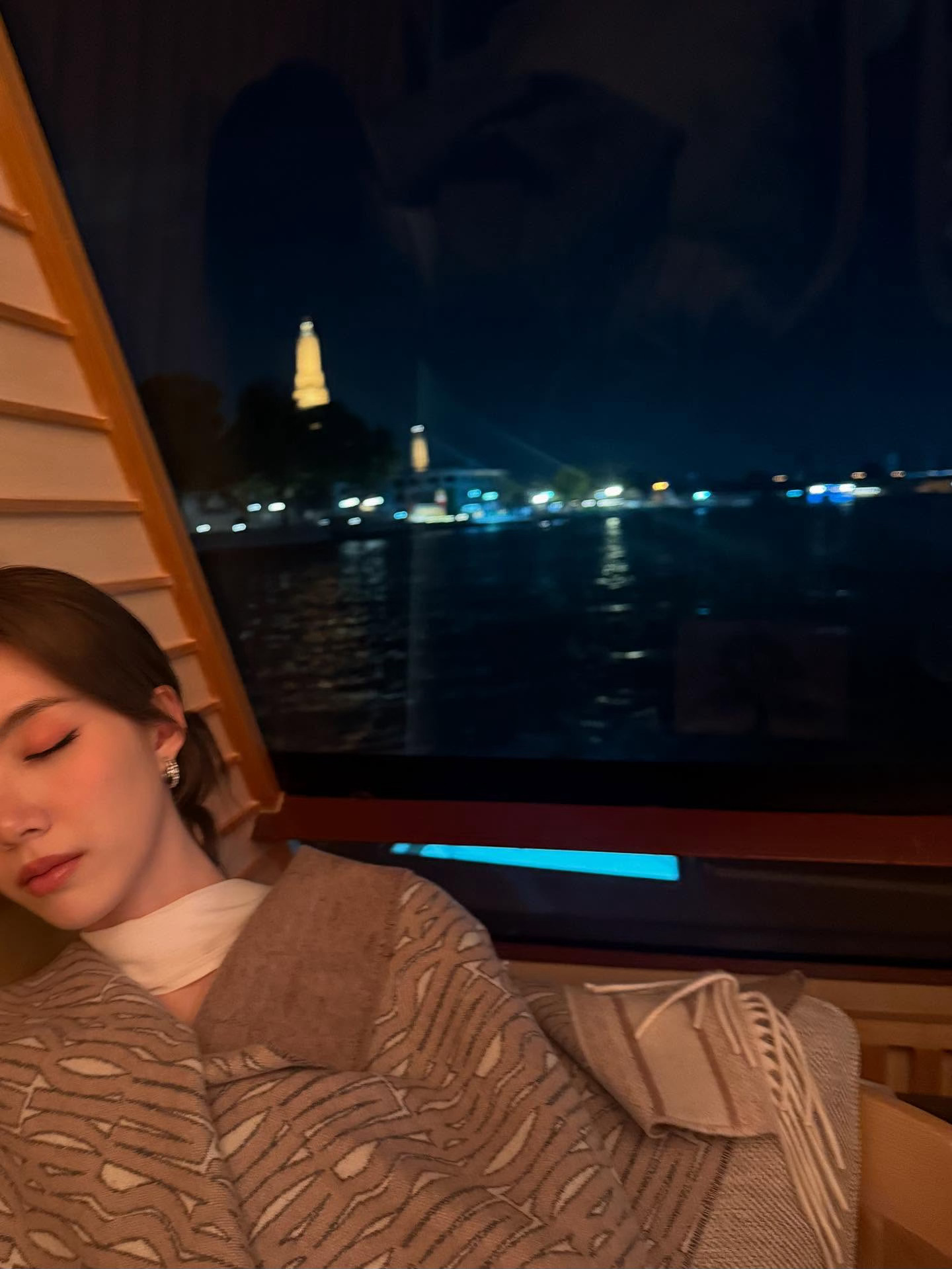 这个睡觉会给自己盖小毯子小衣服的孩子好可爱🫳🏻 ​​​
