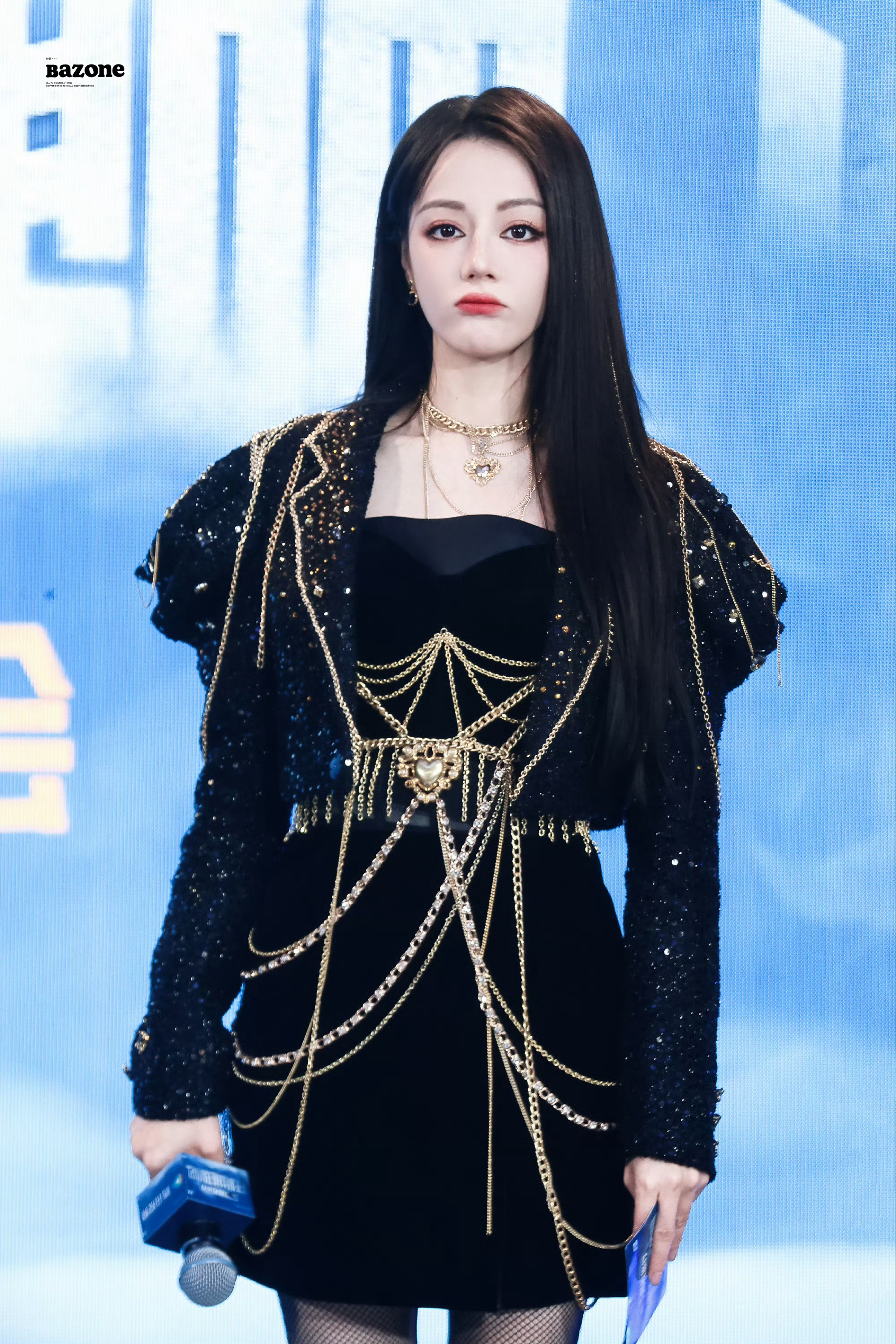 迪丽热巴路虎卫士全驭代言人迪丽热巴 dlrb 热巴开卫士 dlrb 迪丽热巴卫蓝