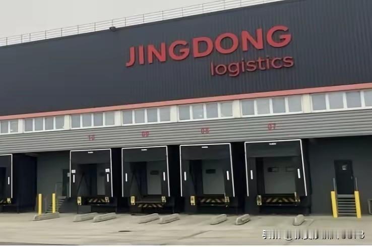 美国在海上扣押我们的油轮，还不止一艘！每艘船上的原油价值都超亿元！
法国人也在背