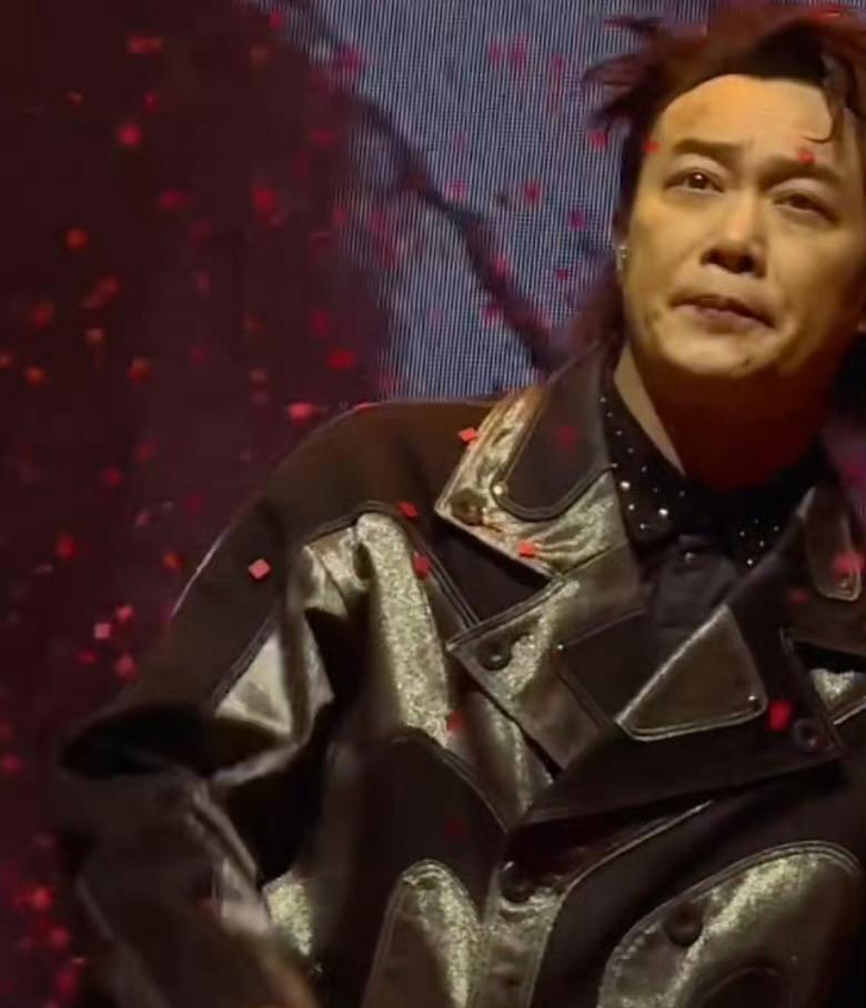 陈奕迅演唱会惊现奇怪动作，他说是“嗑瓜子”来释放紧张 