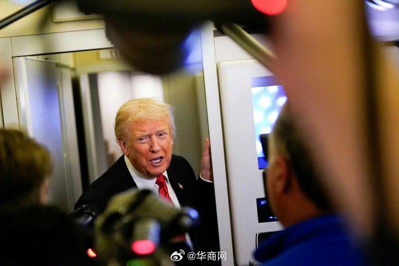 【#特朗普改口不去全球关税合法性听证会#】美国法院早前裁定特朗普无权援引《国际紧