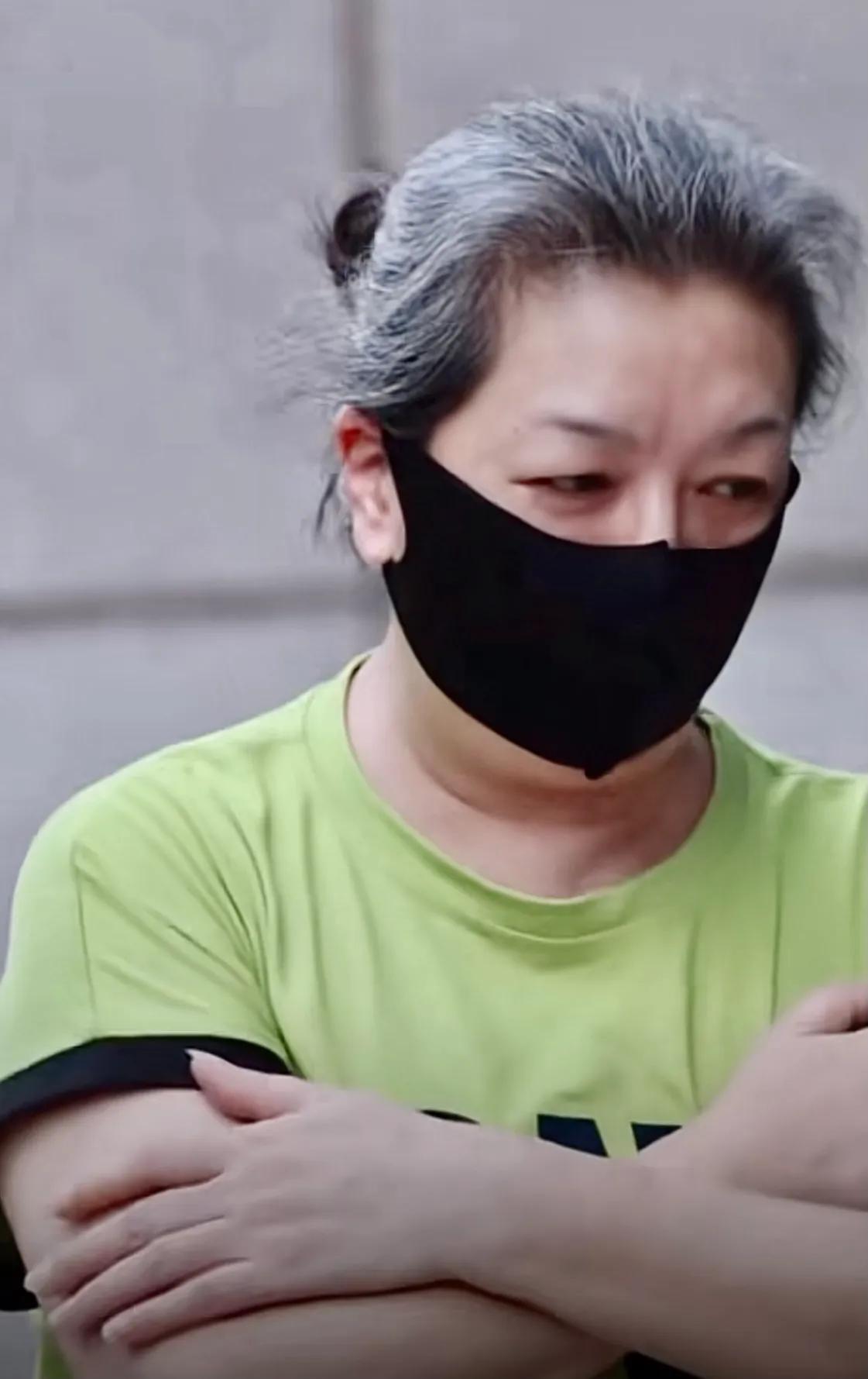 江珊这是怎么了？58岁怎么变了这个样子？
江珊这辈子值了，年轻时即漂亮又会唱歌，
