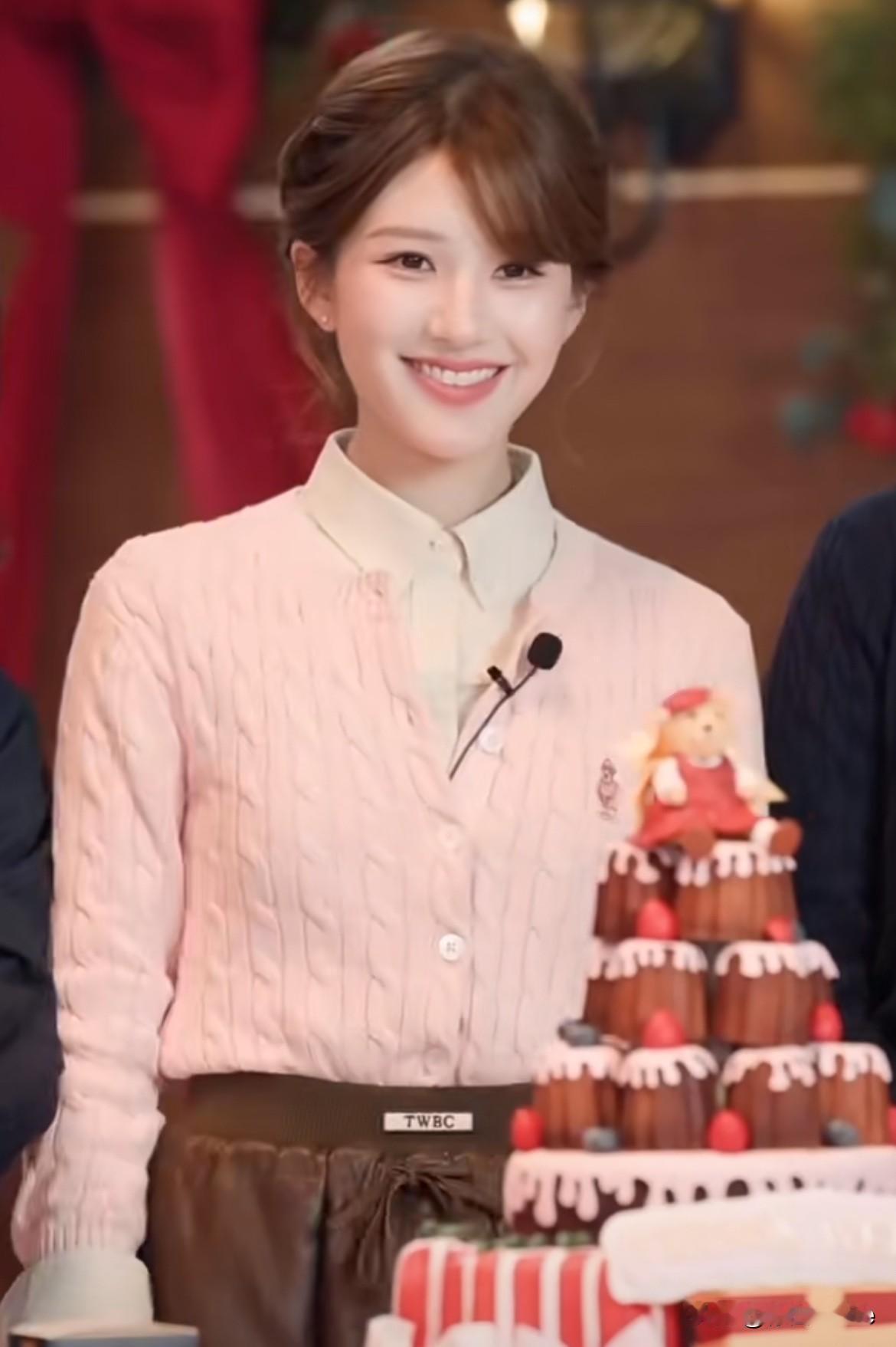 1月7日，赵露思带魏笑、奥黛丽厚本、可露丽品牌直播，状况百出，主持人笑嗨了！
奥