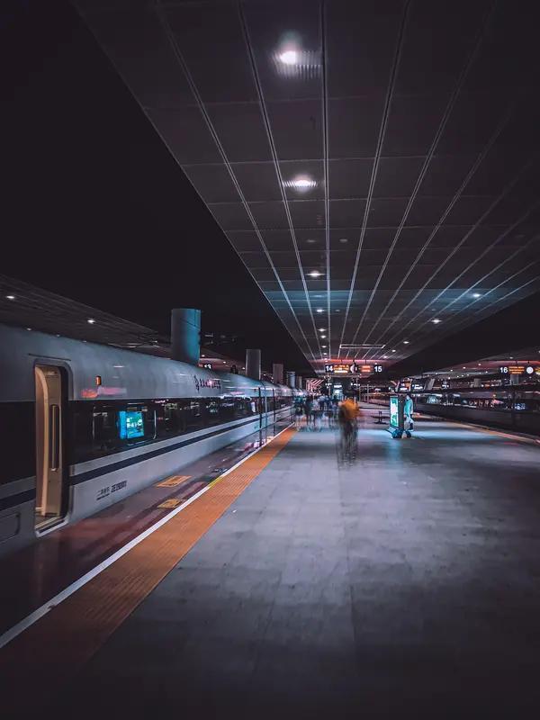 12月16日河北，女子12306账户内深夜莫名“被买”两张高铁票，都是售价300