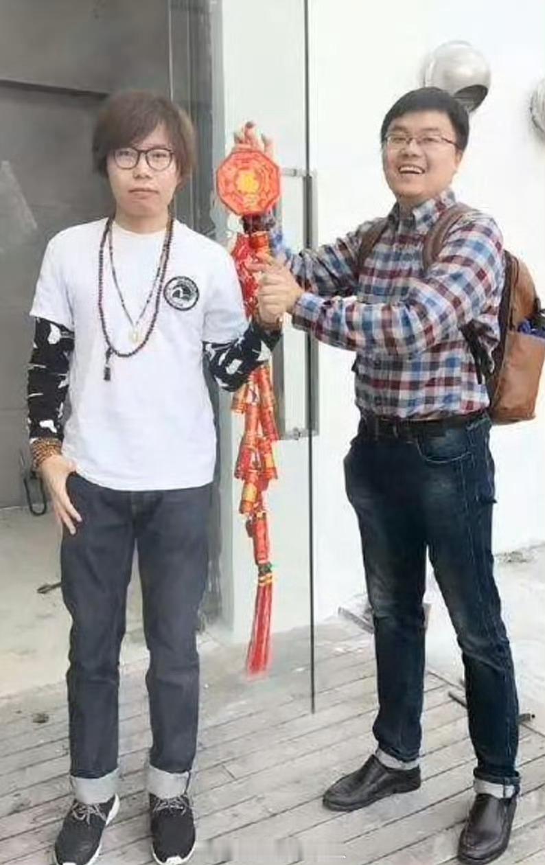 李飞黄锐 当年的事彼此各有难处感觉已经没有看到同时提及这两个人了，突然好怀念曾经