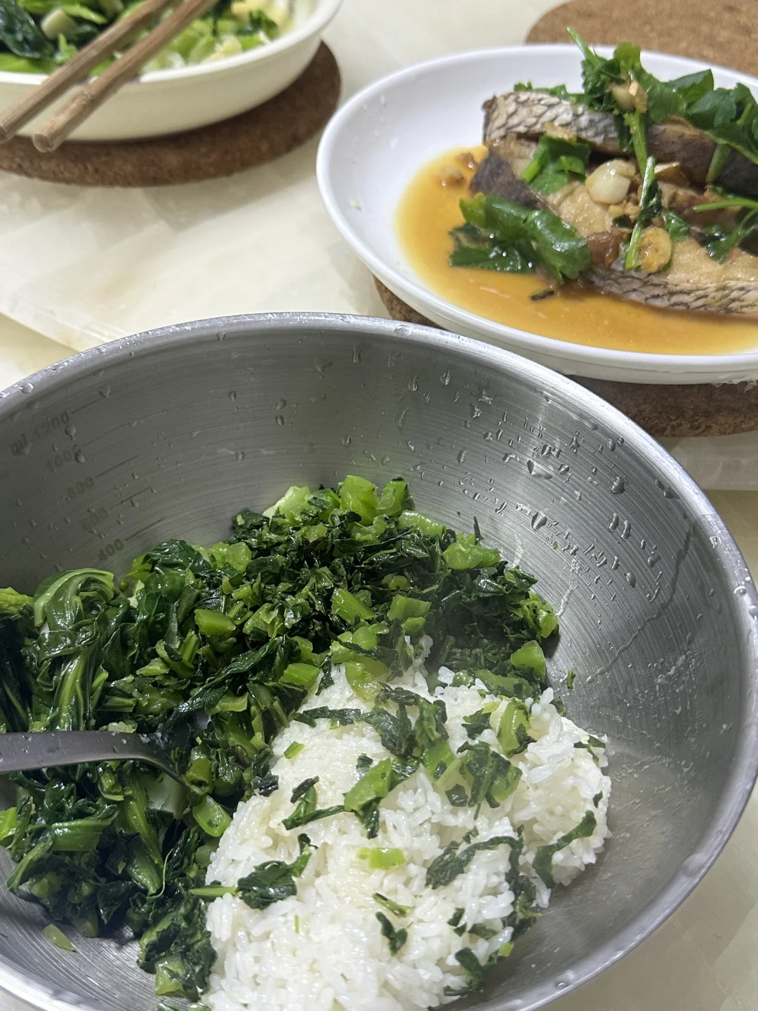 牛会找到爱吃的饲料