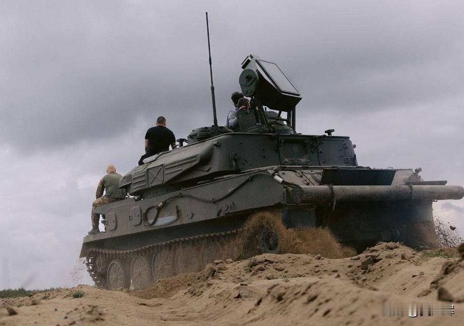 【法国用私营军事公司强化军队战力】


法国国防部依据2025年10月31日发布