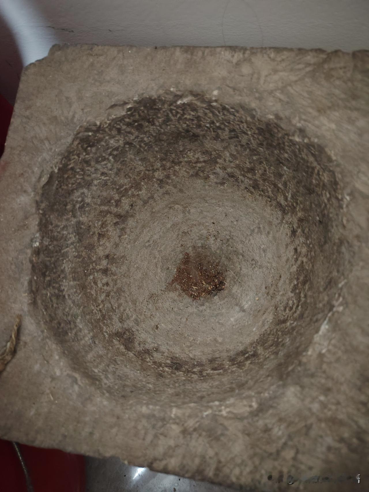 在我妈妈这儿淘到的老物件。

​收得千年货，
​总有用着时。