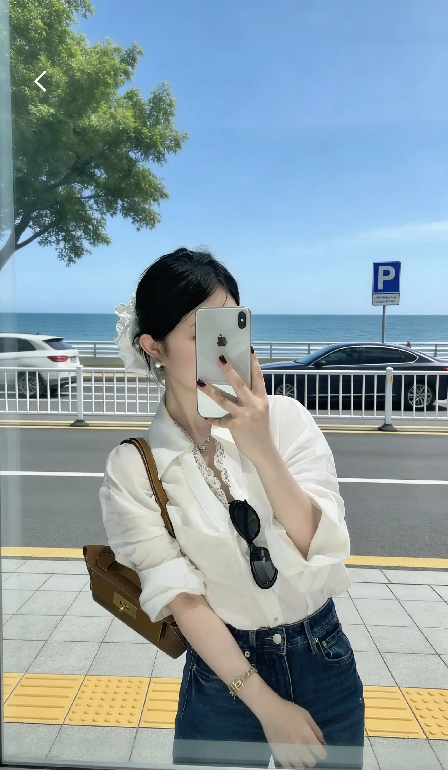 生活的路不可能是笔直平坦的，更不可能都是鲜花和掌声！生活过的就是柴米油...