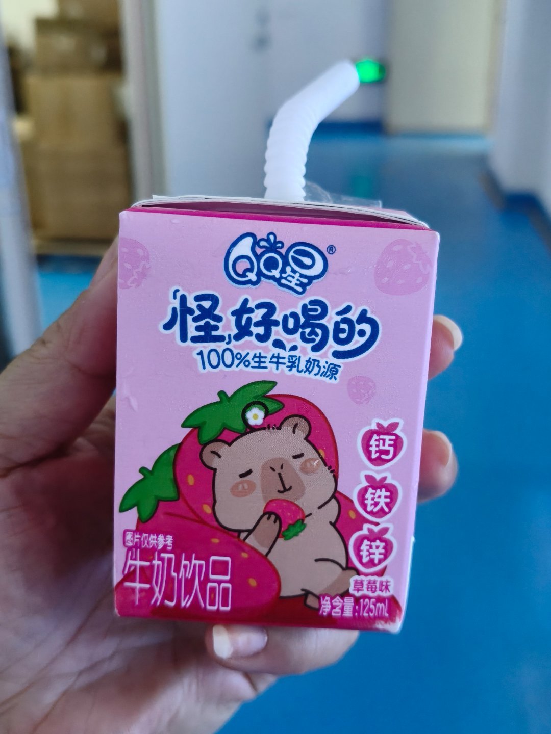 半小时吃饭时间，有点赶这螺蛳粉有点烫，好久没吃了偶尔吃点还是不错的，姐妹给的奶也
