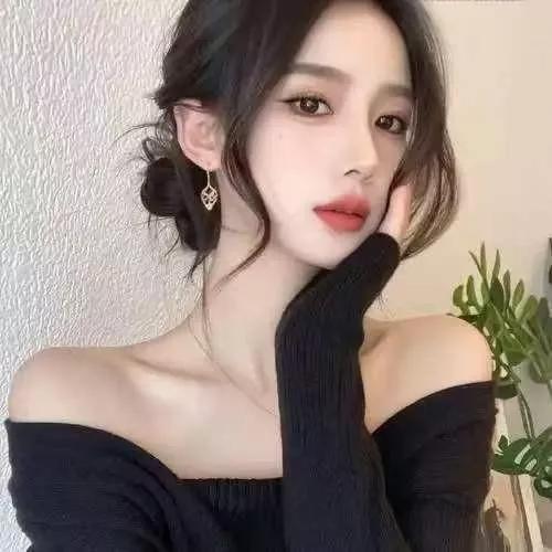 黑丝绒连衣裙，温柔氛围感自拍抹胸黑裙照 黑裙少女自拍 黑裙拍照姿势 裙装自拍 自