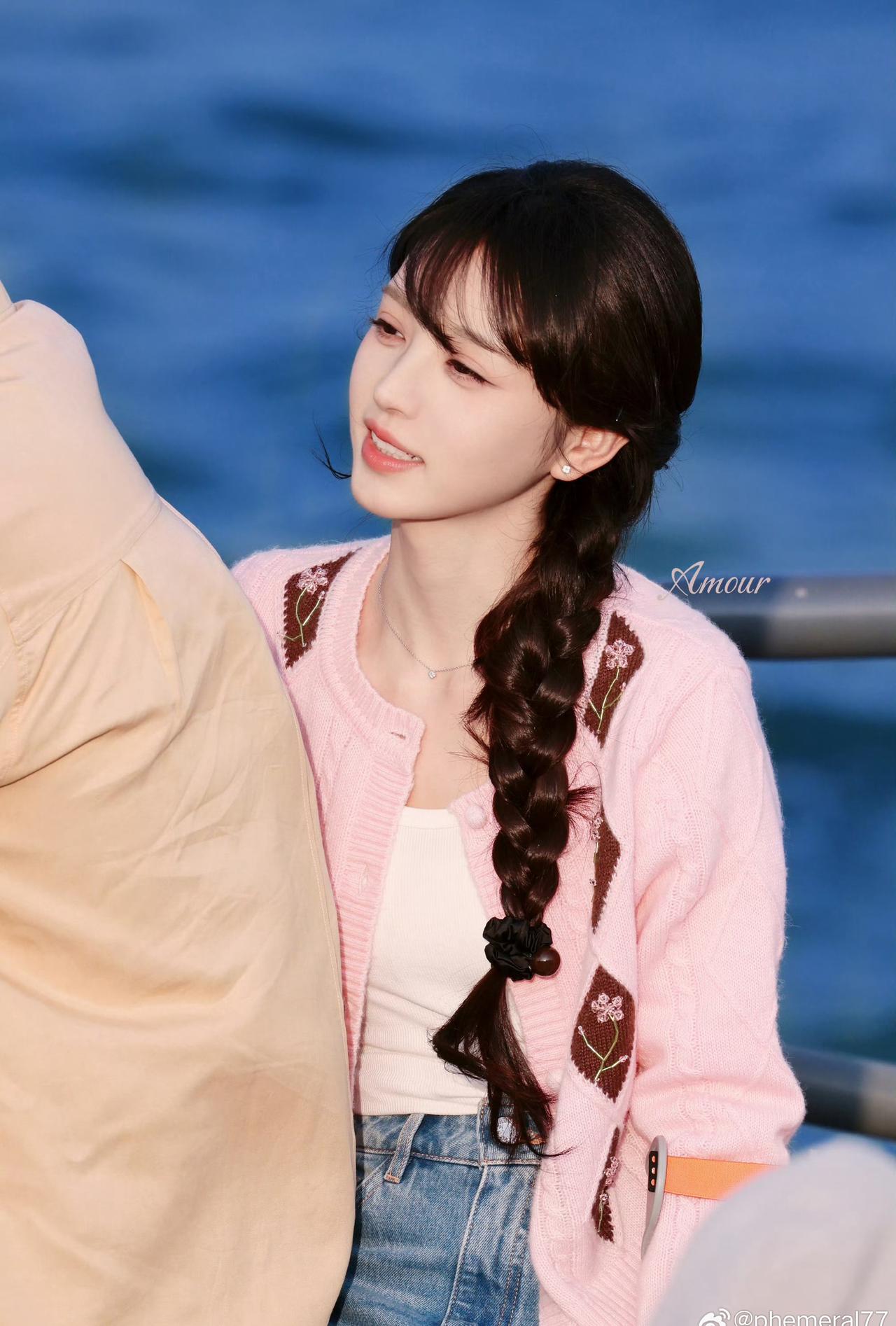 田曦薇  🆚田曦薇素颜饭撒
The habit of staying up l