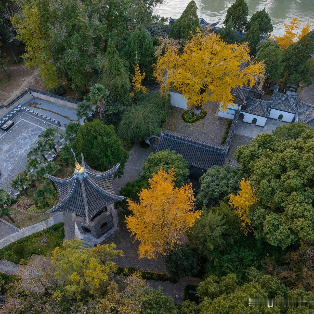 普哈丁墓园坐落于扬州市古运河东岸，为全国重点文物保护单位。普哈丁是穆罕默德十六世