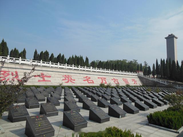 大小事【缅怀革命先烈，传承红色薪火】  为缅怀革命先烈，传承红色基因，2026年